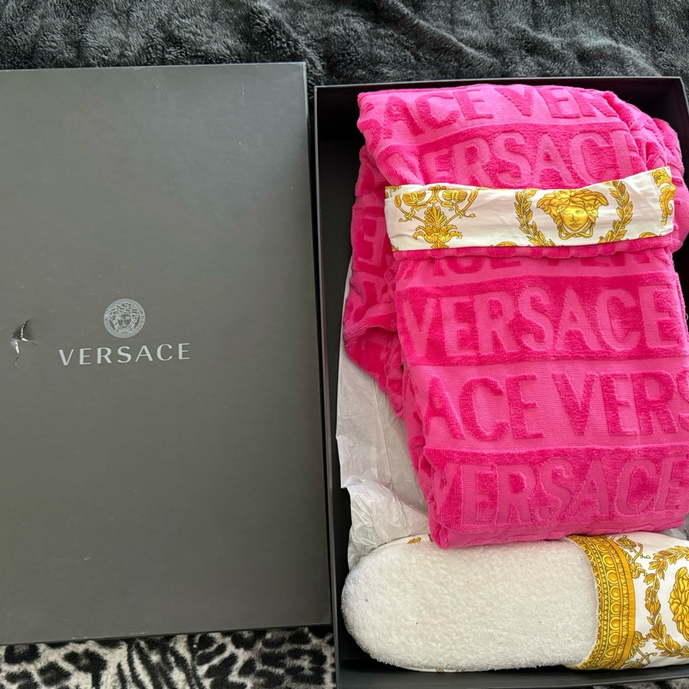 Versace I Baroque Robe and Matching Slippers - Picture 1 of 10